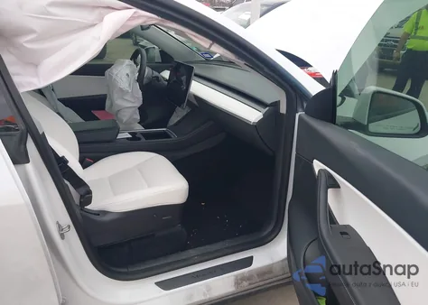 2021 Tesla Model Y Long Range Dual Motor All-Wheel Drive z USA, uszkodzony, nr VIN 5YJYGDEE7MF302547